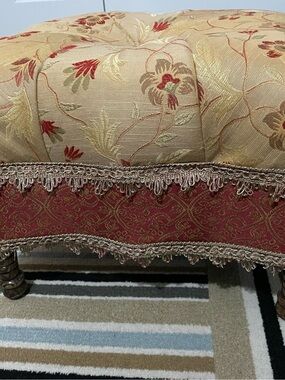 Vintage-Style Tufted Accent foot stool in Cream and Red
